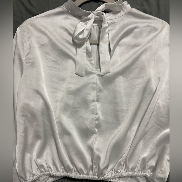 white blouse - Picture 2 of 4